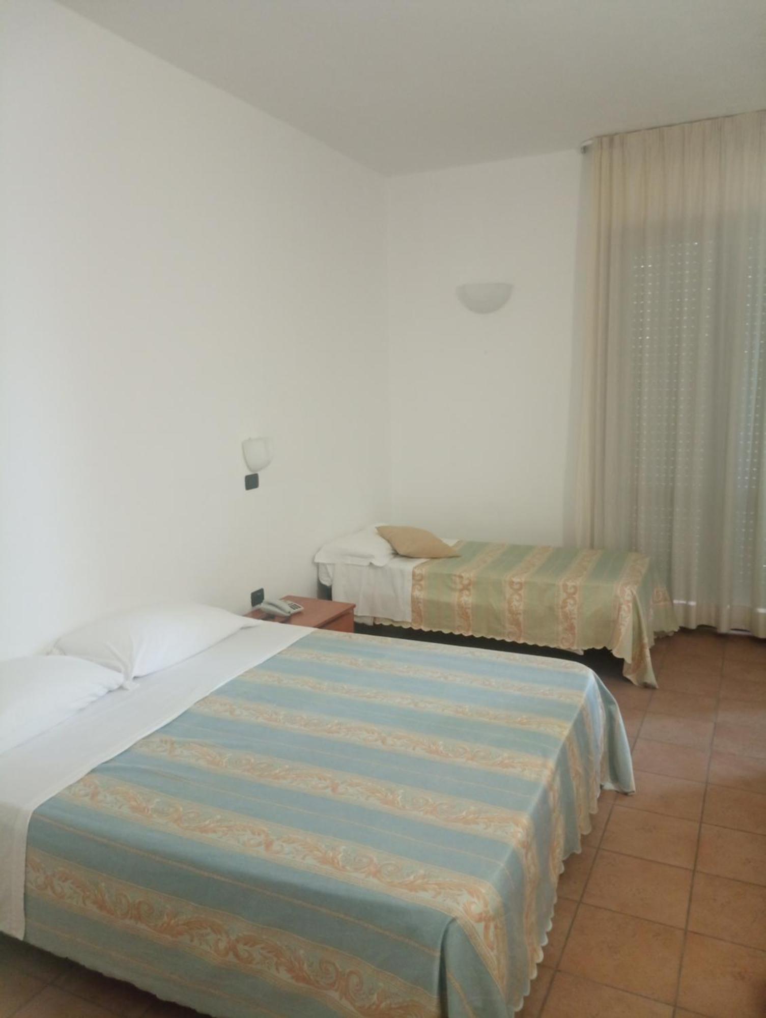 Hotel Beaurivage Сенигалия Екстериор снимка