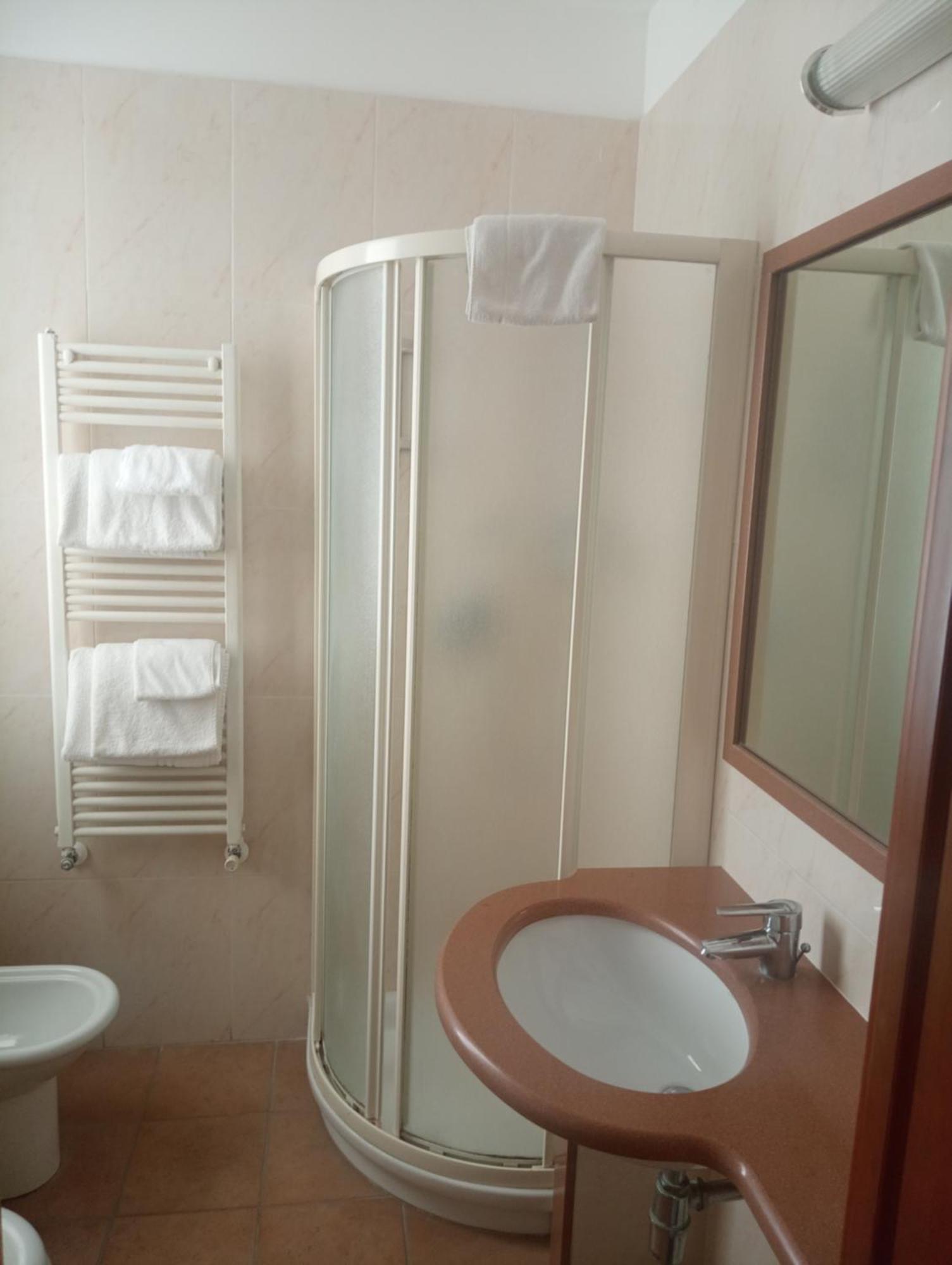 Hotel Beaurivage Сенигалия Екстериор снимка