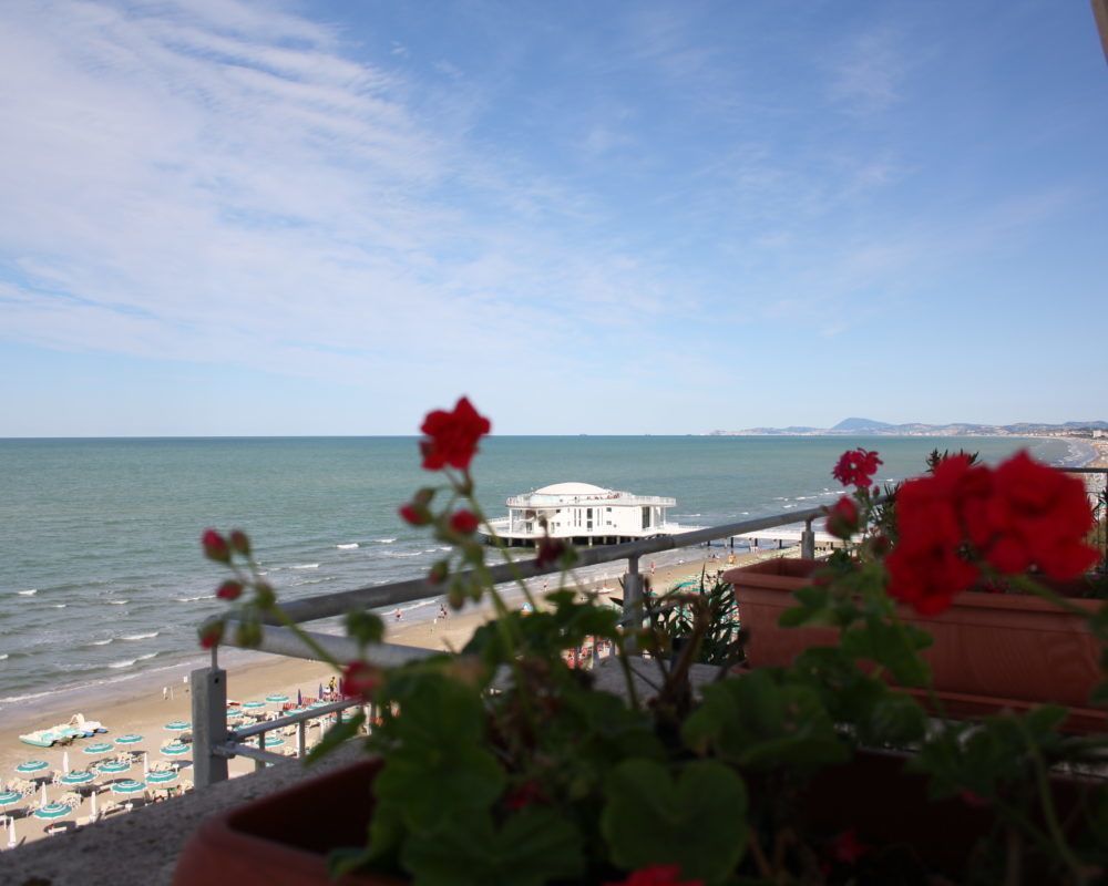 Hotel Beaurivage Сенигалия Екстериор снимка