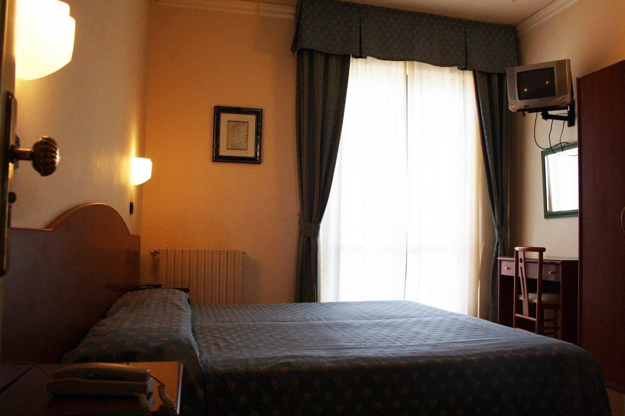 Hotel Beaurivage Сенигалия Екстериор снимка