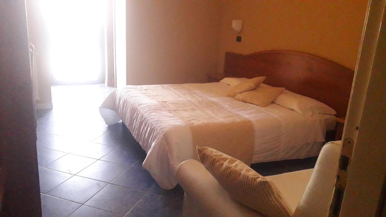 Hotel Beaurivage Сенигалия Екстериор снимка